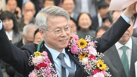 與 전남광주시장 후보 민형배… 국힘 경북도지사 후보 이철우