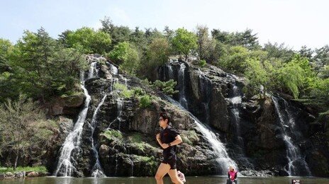 [날씨]‘낮 최고 21도’ 더위 주춤…제주도 최대 150㎜ 폭우