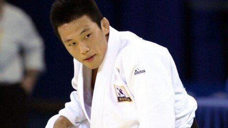 ‘미성년 성폭행’ 前유도국대 왕기춘, 6년 복역뒤 내달 출소