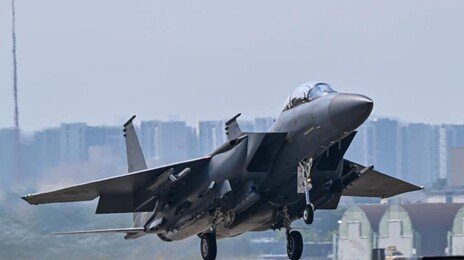 조종사 ‘인생샷’ 찍으려, F-15K 뒤집기 비행중 충돌