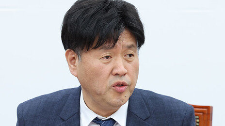 ‘李의 오른팔’ 낙마시키나…與지도부 ‘김용 공천 불가’ 기울어
