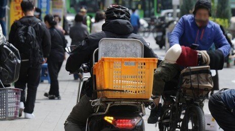 행인들 사이로 ‘부아앙’… 오토바이에 사망 年388명