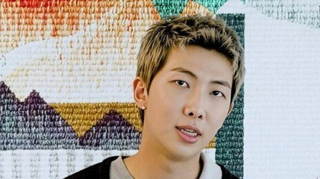 日매체 “RM, 시부야 건물 복도서 흡연…꽁초 버리기도”