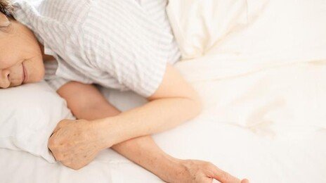 ‘오전 낮잠’ 잦은 노인, 사망률 30% 높다…낮잠이 보내는 신호