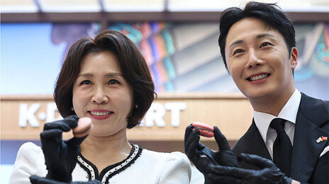 金여사, 베트남서 정일우와 K-문화 홍보 “많이 놀러와 달라”