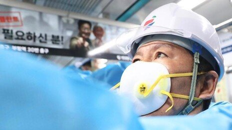 정청래, 김남준과 차량기지서 청소…“마치 계획한 대로 일정 하게 돼”