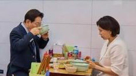 李, 하노이서 쌀국수 식사…“베트남은 어느 식당 들어가도 실패 안해”