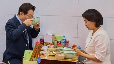 李, 하노이서 쌀국수 식사…“베트남은 어느 식당 들어가도 실패 안해”