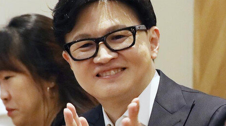 한동훈 부산북갑 출마 “좋지 않게 본다” 49%