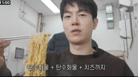 “7일 만에 피부 나이 +5살”…피부과 의사가 직접 실험한 ‘최악의 식단’