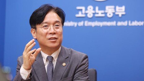 고용장관 “단기근로자에 ‘공정수당’ 지급 추진”