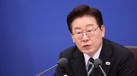 李 “안전사고 걱정에 소풍 안간다?…구더기 생길까 장독 없애나”