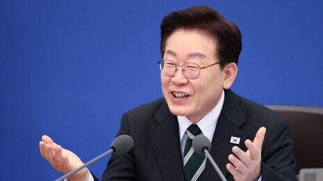 李 “왜 자꾸 외국군 없으면 자체방위 어렵단 불안감 갖나”