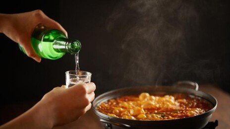 소주 2잔·맥주 1캔은 안전?…뇌 혈류 줄고 피질 얇아져