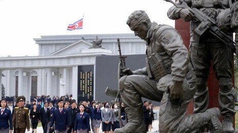 “전투위훈기념관에 관람객 붐벼”…北, 연일 러시아 파병군 ‘영웅화’