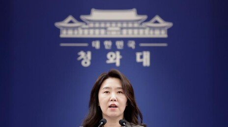 靑 “대통령 ‘소풍’ 발언, 교사 두텁게 보호하자는 것…구체적 개정안 마련할 예정”
