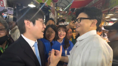 부산 시장서 마주친 하정우·한동훈 “파이팅입니다” 격려