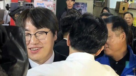 부산 시장서 마주친 하정우·한동훈 “파이팅입니다” 격려
