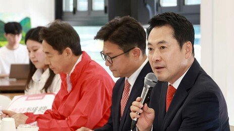 국힘 후보들은 ‘장동혁 지우기’… 張은 “선대위 곧 구성” 마이웨이