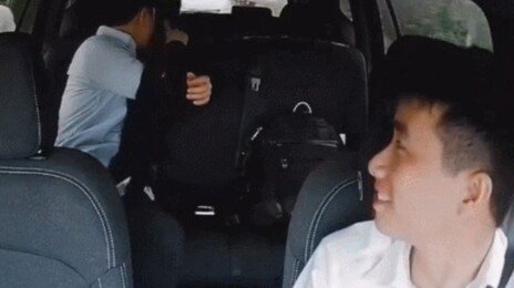 “뒷좌석에 애기 있었네”…한국인 승객, 베트남 택시기사 딸에 용돈 건네