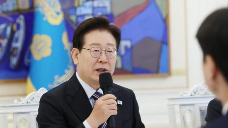 李, 참사 유가족 조롱범 구속에 “모욕적 댓글 엄벌 마땅”