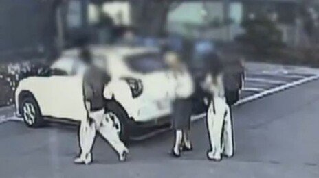 “성추행 했으니 돈 내놔” 20대男 협박한 10대일당 CCTV 보니…