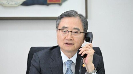 한-이란 외교장관 통화…조현 “호르무즈 안전 통항 재개 필요”