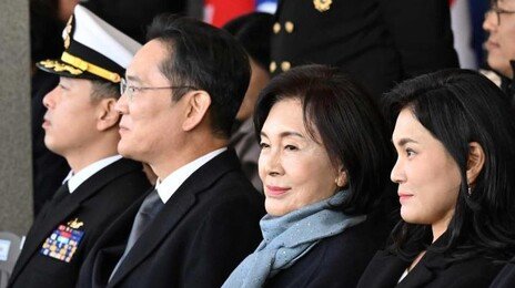주식 팔고 대출 받고…삼성家, 상속세 12조 ‘정공법’ 완납