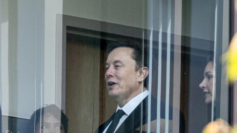 앰버 허드와 유령저택 위스키 파티 뒤…머스크와 오픈AI 결별 순간