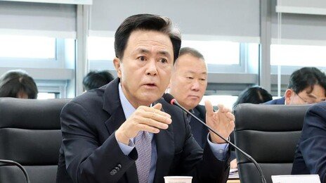김태흠, 정진석 공천신청 겨냥 “민주당에 먹잇감 주는 것”