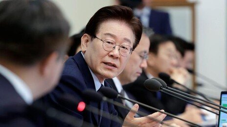李 “개헌 반대하는 사람은 불법계엄 옹호론자”
