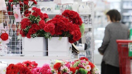 코로나 때 늘었던 ‘부모님 안부 전화’, 다시 줄었다