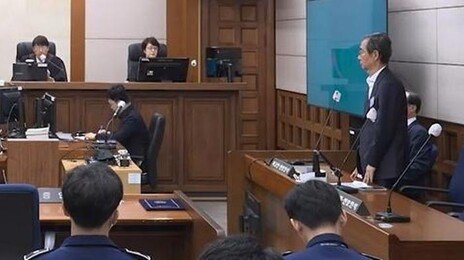 재판부 “尹 안 말렸다”에…한덕수 한숨 크게 내쉬어
