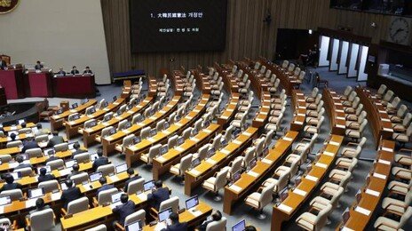 與 “불법계엄 두둔하며 개헌 방해” 국힘 “선거앞 정략적 추진 안돼”