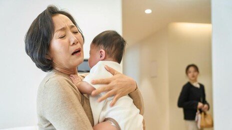 손주 돌보는 조부모 절반 “원치 않지만 거절 못해”
