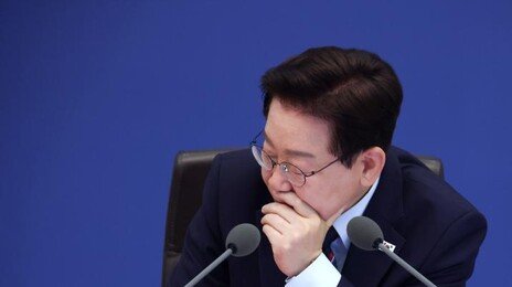李, 수색 총력 지시했는데…국무회의 도중 주왕산 초등생 사망 비보