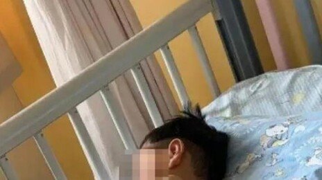 “엄마 오는지 보려” 11층서 추락한 4살 아이, 기적적 생존