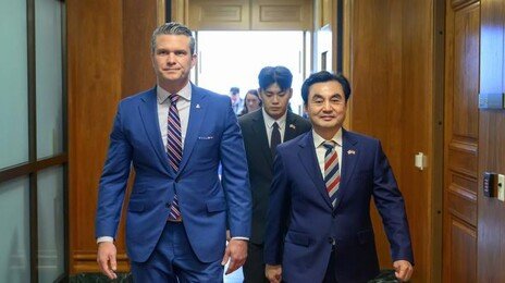 안규백 국방 만난 헤그세스… 이란작전에 파병 공개 압박