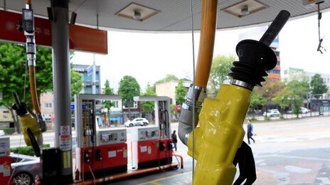 기름 값 2000원 밑으로 언제 내려가나…국제유가는 하락세