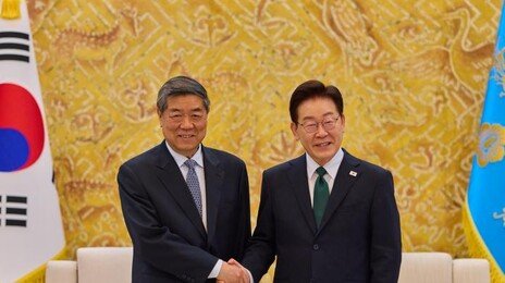 李, 美中 경제수장 만나 “전방위적 협력 필요”