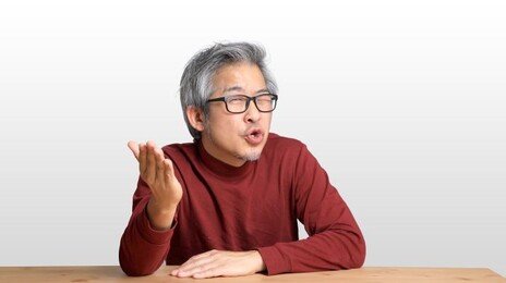“어… 음…” 잦아진 말버릇, 인지기능 저하 초기일수도
