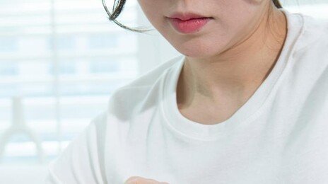 “손끝 저리고 화끈거려요”…혹시 ‘이 질환’ 신호?