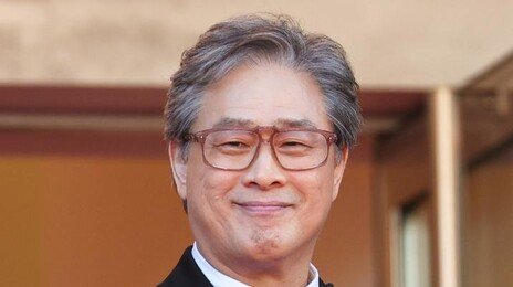 박찬욱, 佛 최고 등급 문화예술공로훈장 ‘코망되르’ 수훈