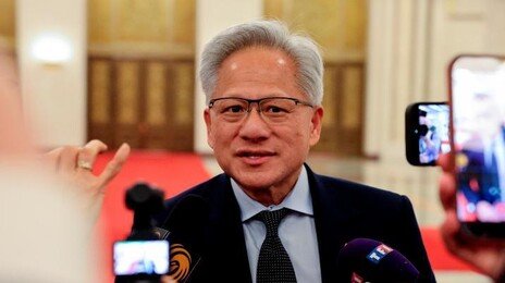 젠슨황 “中, 결국 AI칩시장 개방할것”
