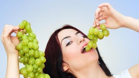 “매일 포도 먹었더니 피부 좋아져”…2주 만에 선크림 효과 ‘톡톡’