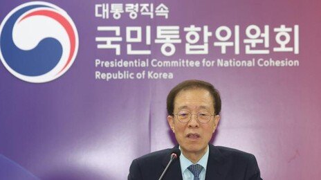 靑행정관, 부총리급 이석연에 갑질-경고성 메일 논란