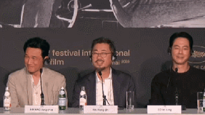 칸 회견장 나온 황정민·조인성, 무례한 기자 탓에 ‘의문의 1패’