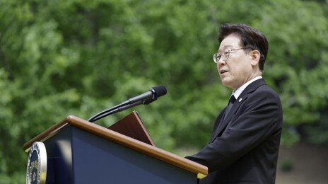 李 “盧 못다 이룬 개혁 추진…결코 물러서지 않겠다”