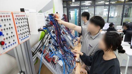 “졸업 후 삼성전자·SK하이닉스 갈래요”…반도체 초호황에 반도체고교 뜬다
