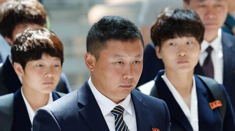 우승한 北 내고향축구단, ‘북측’ 한마디에 기자회견 퇴장